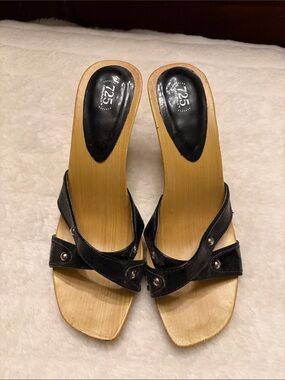 725 Originals Black Leather Wood-Effect Slide Sandals with Stud Detail